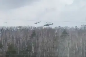 俄军进入乌克兰基辅地区，当地居民拍下直升机低空突进画面视频封面