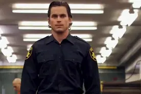 猫鼠游戏第一集，男主尼尔轻松越狱，穿着警服大摇大摆出来！视频封面