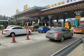 北京高速公路今起恢复收费 联网收费高速迎来三大变化视频封面