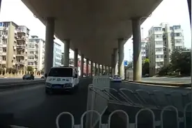 [第21期]随意变道导致车祸截停武装押运视频封面