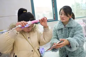 2020年要来了，娟子梳洗打扮一番，准备个小节目送给大家视频封面
