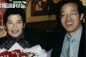 89岁母亲逝世！俞敏洪悲悼：心一下子就空了，感觉什么都没有了视频封面