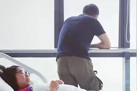 身患遗传性绝症的她怀孕了 夫妻二人如何决定？视频封面