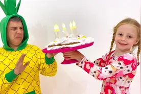 国外小女孩，小女孩为爸爸准备生日礼物，会发生什么故事呢？视频封面