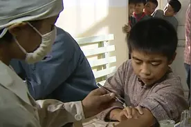 熊猫血男孩义务献血，医院为救领导，竟把男孩活活抽干视频封面