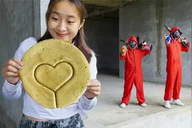女汉子cs战队：玩鱿鱼游戏还的奖励，翠花玩的真开心视频封面
