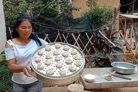 今天滇妹子用手工制作肉包子，香辣爽口不油腻，还是儿时的味道哦