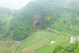 贵州大山藏着一个山洞，一户人家五代人住，靠喝洞顶滴下的水生活视频封面
