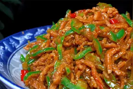 揭秘：2个尖椒7两肉，大爷做菜新高度，香辣脆爽滑嫩鲜香，收藏了视频封面