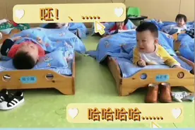 盘点各种搞笑视频，美女小萝莉打喷嚏的奇葩方式，隔着屏幕都笑了视频封面