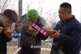 这样做出来的西红柿干拌面才香，汤汁粘稠颜色红亮，一碗都不够吃