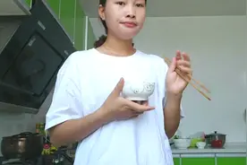 天天吃炒的菜炒吃腻了，今天教大家做贵州的水煮青菜简单方便。·视频封面