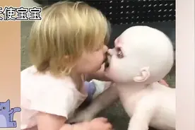 有趣和可爱的婴儿接吻视频封面