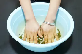 切完辣椒手又辣又疼？教你几个小方法，简单又好用视频封面