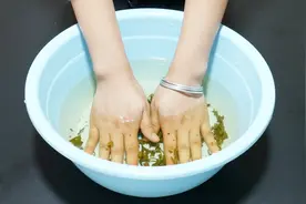 切完辣椒手又辣又疼？教你几个小方法，简单又好用视频封面