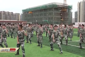 为奉献者奉献！这所学校的教育理念不一般视频封面