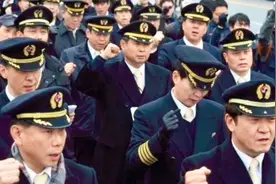 韩国飞行员跳槽中国，背后原因引发国人热议，专家道破其中危机视频封面