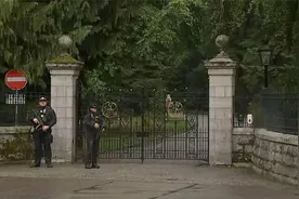 英国女王接受医疗监护 王室成员已赶赴探望 白金汉宫取消卫兵换岗视频封面