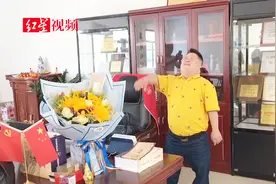 被质疑的“天才指挥家”舟舟：去年没有一场演出 但肺癌基本痊愈视频封面