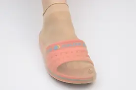 在脚上套一只丝袜，真是厉害了，解决困扰大家的一个难题，学学吧