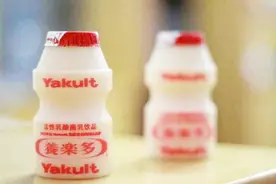 这种乳饮品每天卖出2500万瓶，因瓶子太小，9万民众请求换大瓶！视频封面