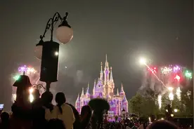 陈大白的vlog：万人围观烟花表演，放了15分钟！太震撼了视频封面