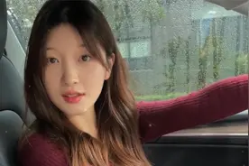 美女老板对我穷追不舍，JK只穿给我一个人看，桃花泛滥了视频封面