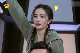 杨幂性感撩人片段，这才是真女神，走路都让人陶醉，心动了吗？视频封面