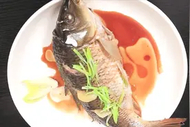 这才是清蒸鱼的正确做法,大厨教你调汁小技巧，鲜嫩多汁不腥不柴视频封面