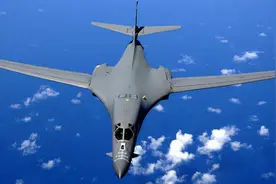 劲爆！美国战略轰炸机在立陶宛上空演练投掷核弹打击俄罗斯视频封面