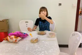 老公一次性给怀孕的媳妇买了三种小吃，结果却被一眼识破了小心思视频封面