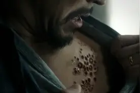 驱魔人：女儿一句：你该小心点，下秒爸爸崩溃，身上长出马蜂窝！视频封面