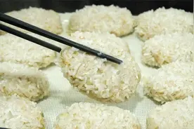 不加面粉不用水的香煎土豆饼，外脆里嫩，比粽子营养比包子还香