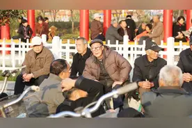 如今法定退休年龄是怎么规定的呢？男性下岗工人55岁能退休吗？视频封面
