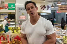 逛超市买月饼！WWE巨星约翰塞纳中国惬意生活，引国外眼光视频封面