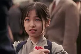 还记得那个甜甜的女孩吗？她的笑容惊艳了无数人视频封面