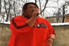 朱之文女儿胖成啥样了？竟还敢翻唱《套马杆》，不料一开口被打脸视频封面