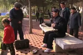 马大帅：赵本山嫌大爷不行，下秒亲自上手拉二胡，硬生生成了奔丧视频封面
