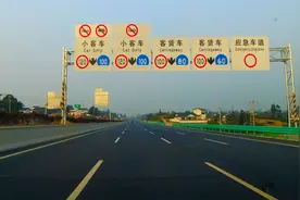 四川首条双向8车道改扩建高速，跑完全程，看究竟怎样？视频封面