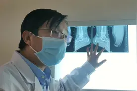 小学生脚跟疼，可能是跟骨结节骨骺炎视频封面