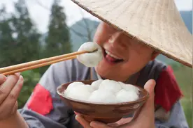 吃了30年汤圆，今天还是第一次吃元宵，味道真不错视频封面