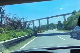 开车跑高速能走左侧车道吗？很多司机都不注意视频封面