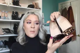 美女小姐姐试穿评测两双细跟高跟鞋，看哪双好看漂亮呢视频封面