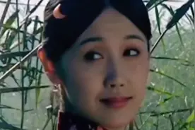 小伙子看上了这个美女，准备去她家里视频封面