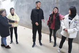 姊妹分拆迁款，母亲竟把钱全部给儿子，一分不给女儿，结局解气视频封面