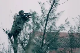 海鹰：手下全军覆没，武警队长亲自上阵，一人对付5名突击队员！视频封面