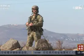 美国驻叙利亚军事基地遭火箭弹袭击视频封面