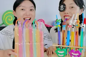 脑洞妹子分享“卡通吸管搞怪试管饮料”，吃海盗怪嘴糖玩装扮超逗视频封面