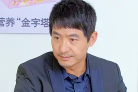 夫妻俩找到了失散多年的亲儿子，可惜，小孩子不喜欢男人视频封面