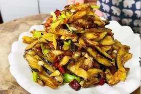 茄子怎么做又酥又脆，饭店备受欢迎的风味茄子，几个步骤不能忽略视频封面